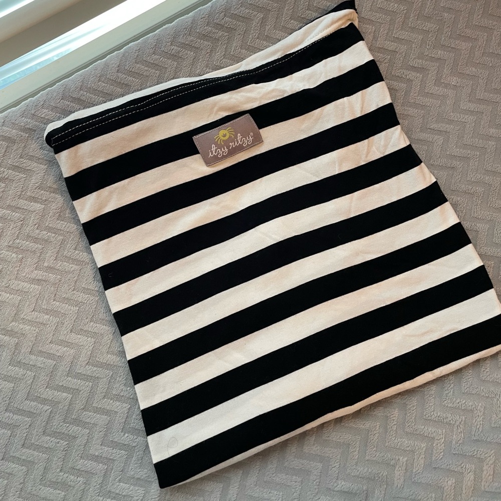 Itzy Ritzy carseat and nursing cover